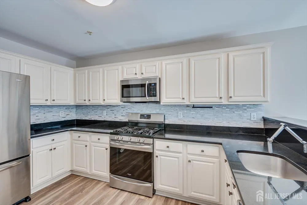 1092 Shadowlawn Drive Green Brook, NJ 08812