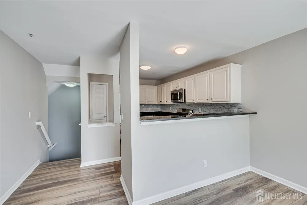 1092 Shadowlawn Drive Green Brook, NJ 08812