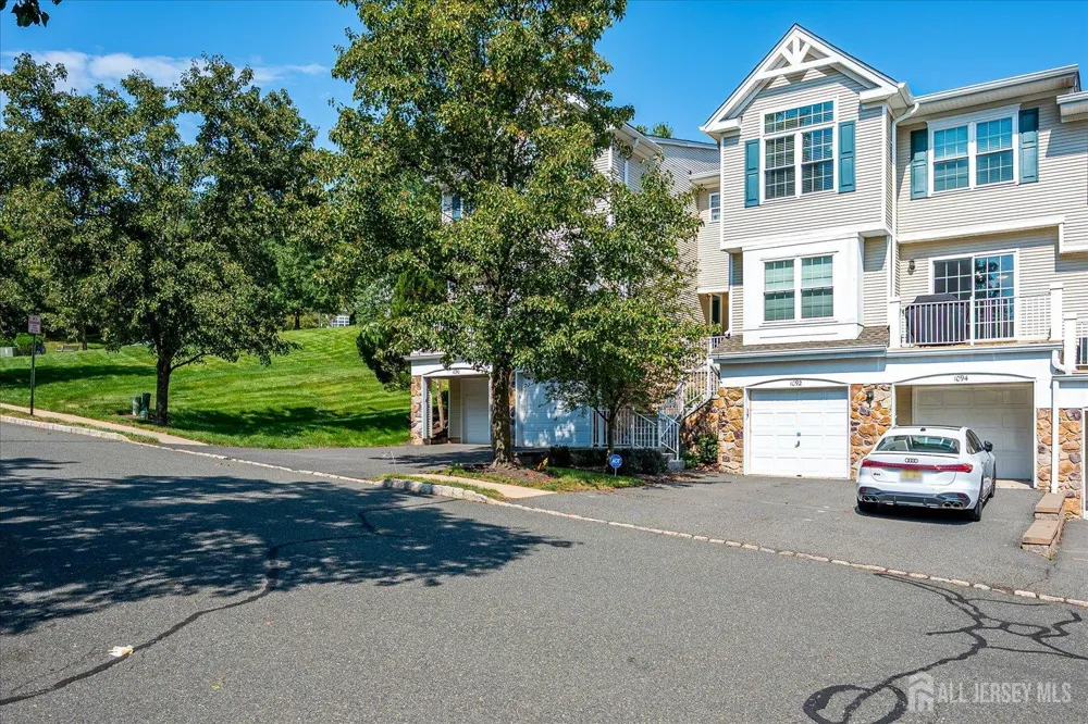 1092 Shadowlawn Drive Green Brook, NJ 08812
