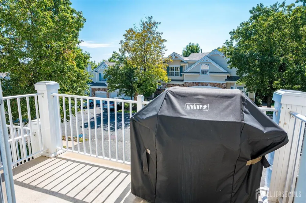 1092 Shadowlawn Drive Green Brook, NJ 08812