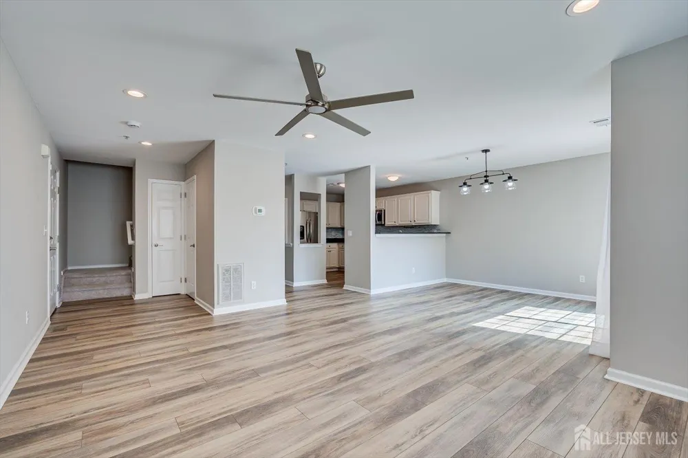 1092 Shadowlawn Drive Green Brook, NJ 08812