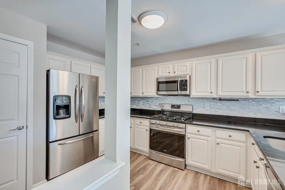 1092 Shadowlawn Drive Green Brook, NJ 08812