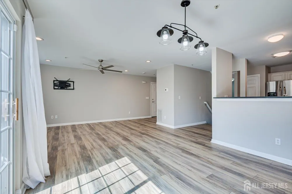 1092 Shadowlawn Drive Green Brook, NJ 08812