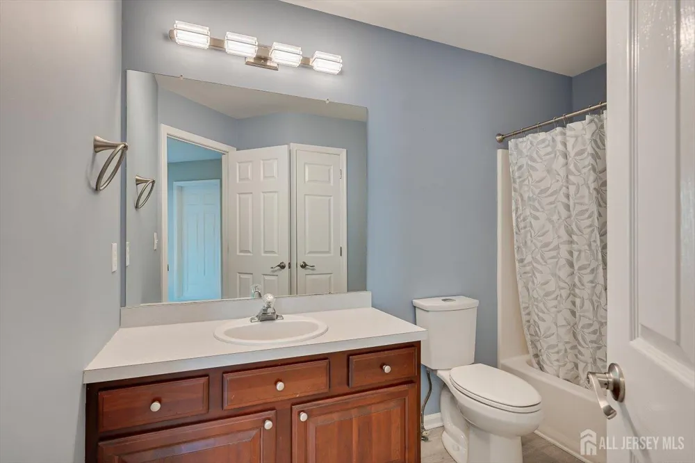 1092 Shadowlawn Drive Green Brook, NJ 08812