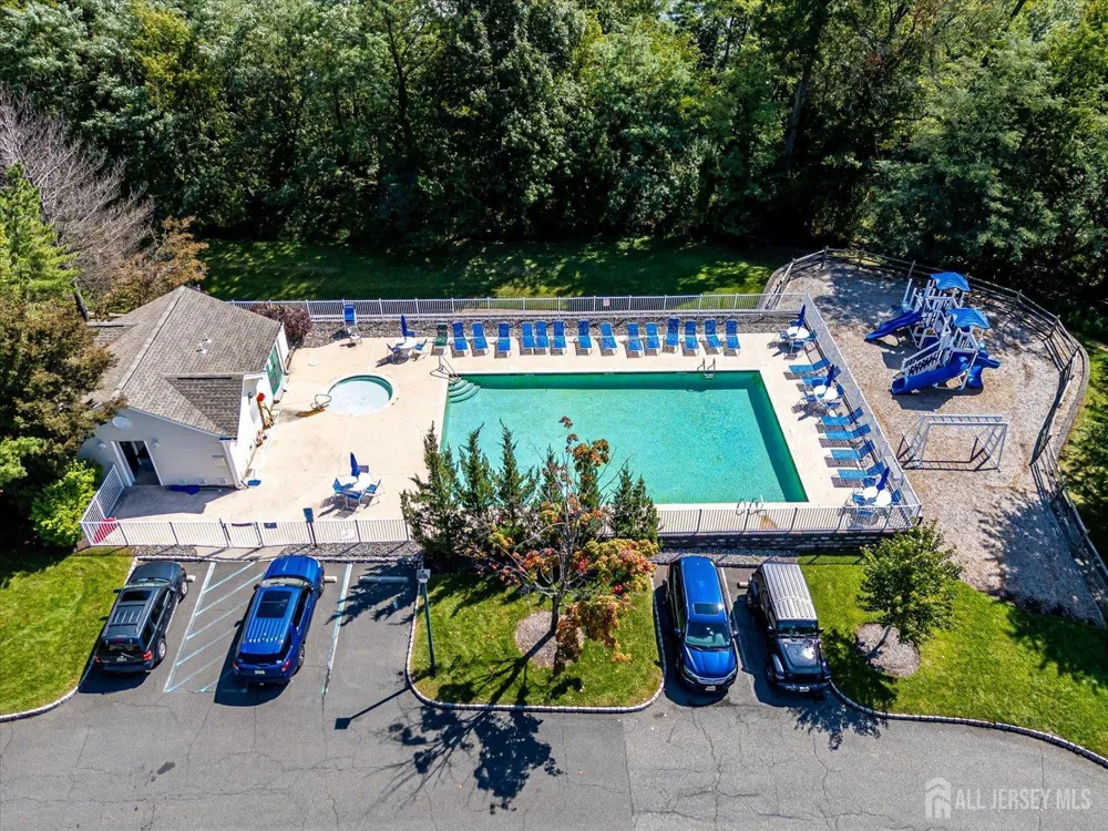 1092 Shadowlawn Drive Green Brook, NJ 08812