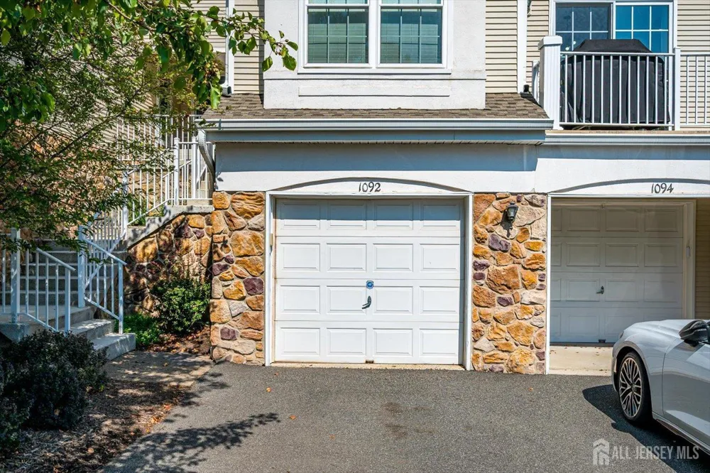 1092 Shadowlawn Drive Green Brook, NJ 08812