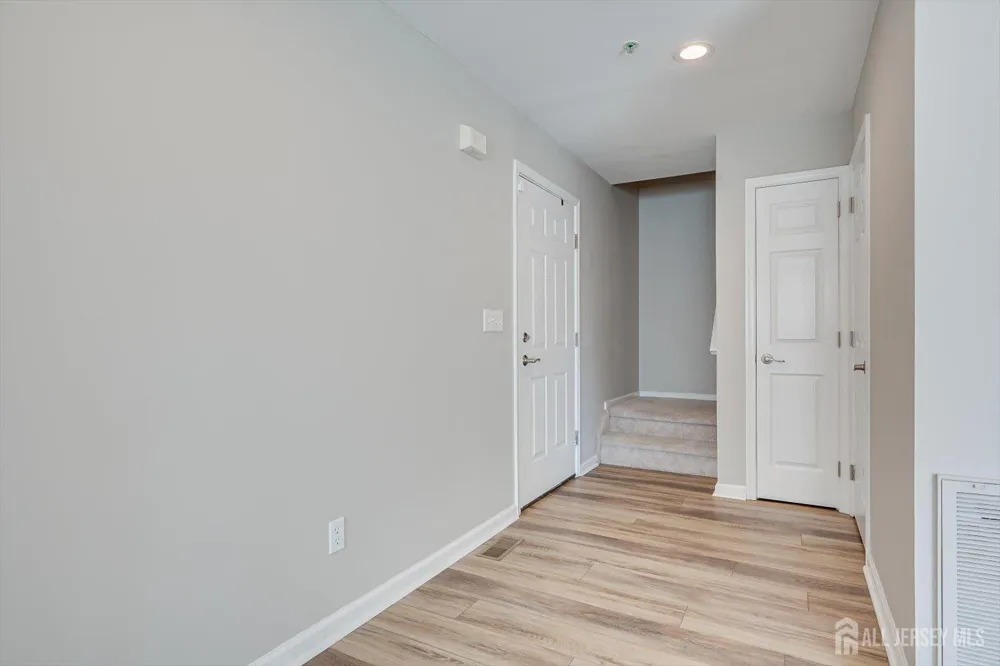 1092 Shadowlawn Drive Green Brook, NJ 08812