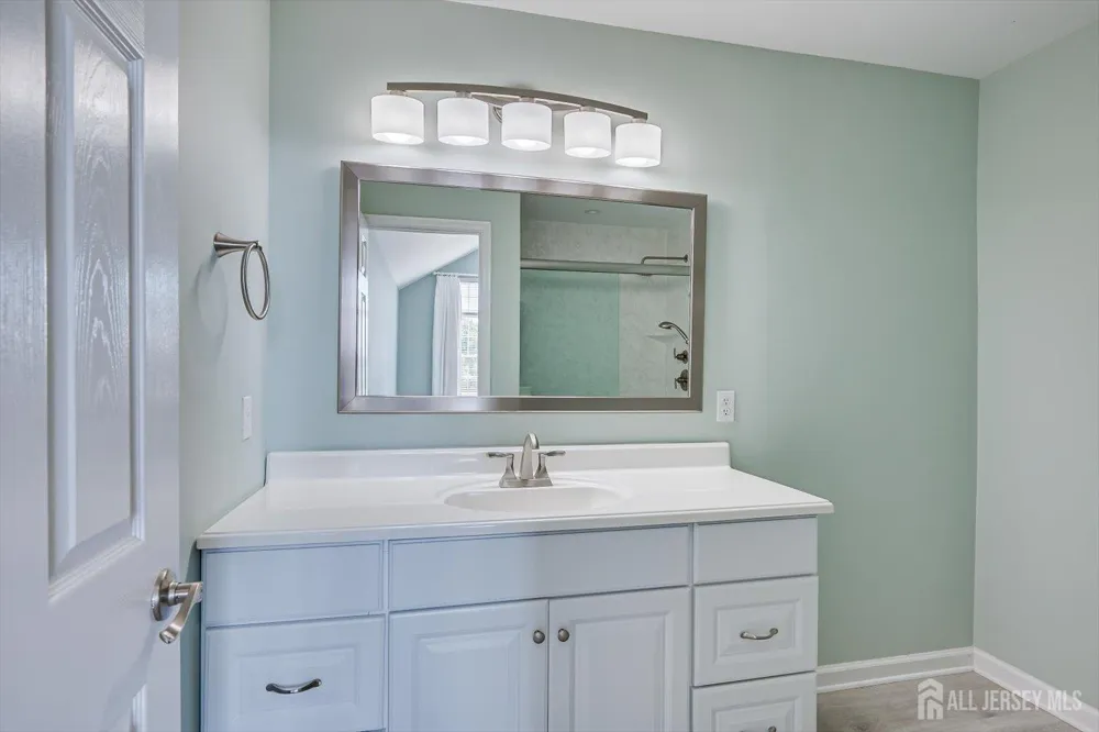 1092 Shadowlawn Drive Green Brook, NJ 08812