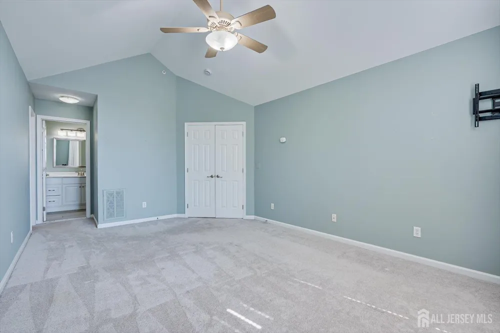1092 Shadowlawn Drive Green Brook, NJ 08812
