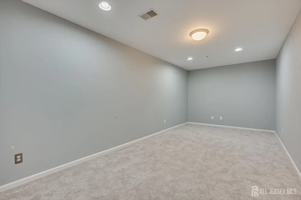 1092 Shadowlawn Drive Green Brook, NJ 08812