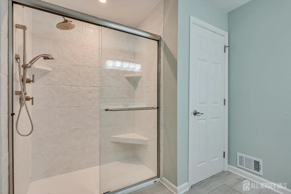 1092 Shadowlawn Drive Green Brook, NJ 08812
