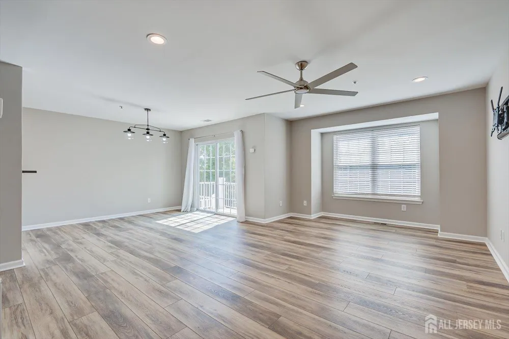 1092 Shadowlawn Drive Green Brook, NJ 08812