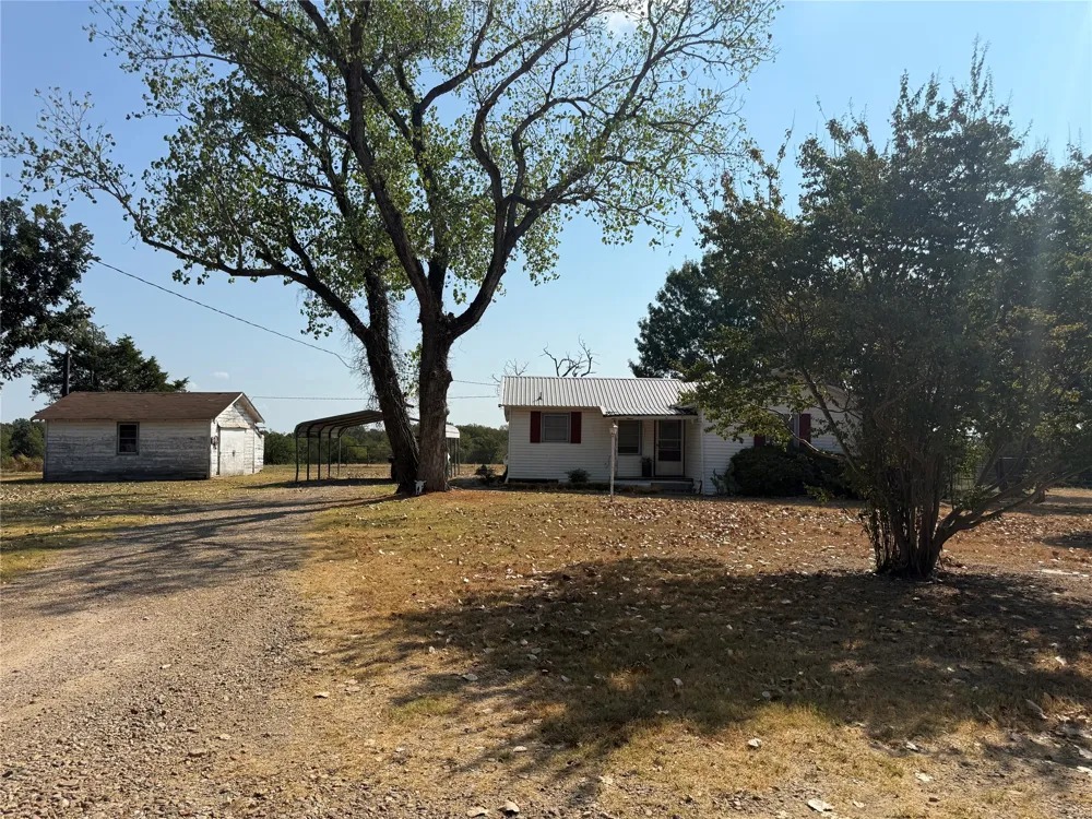 1474 County Road 3370 Ladonia, TX 75449