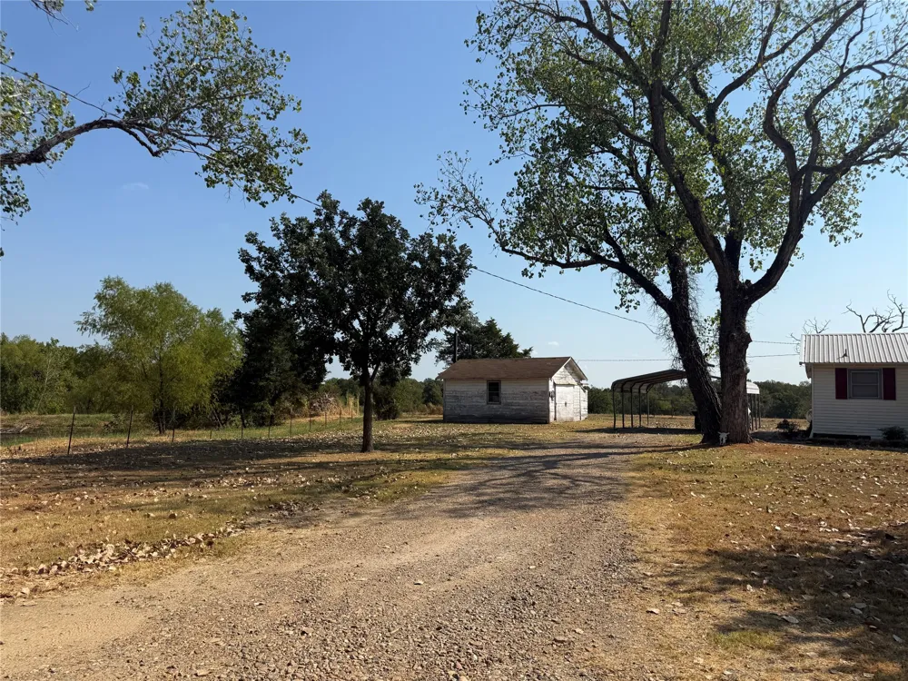 1474 County Road 3370 Ladonia, TX 75449