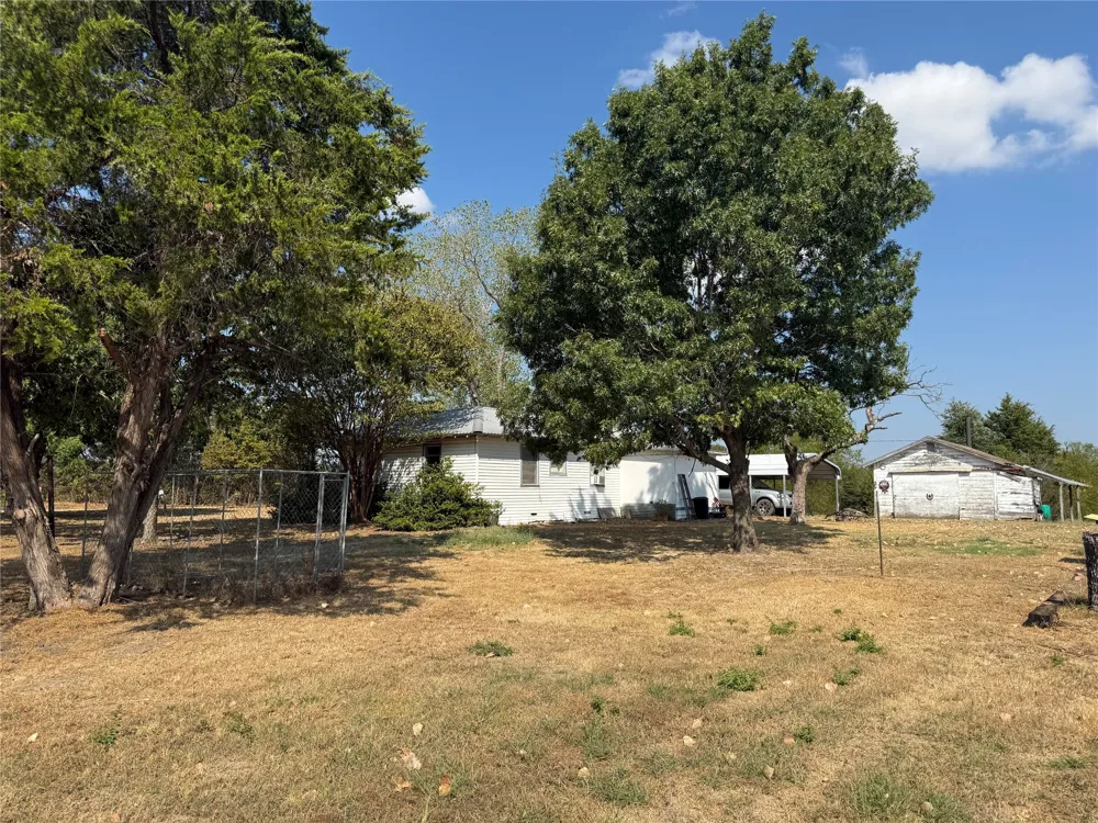1474 County Road 3370 Ladonia, TX 75449