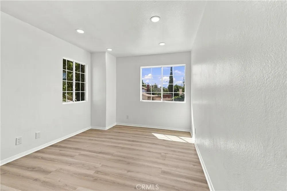 1563 E Kettering Lancaster, CA 93535