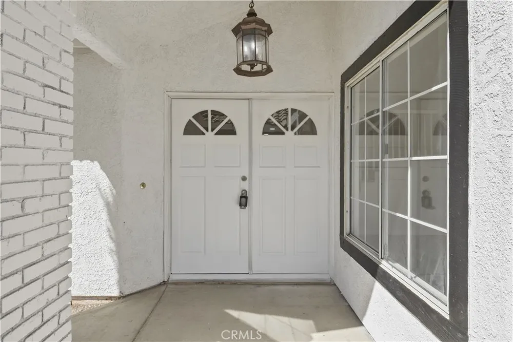 1563 E Kettering Lancaster, CA 93535