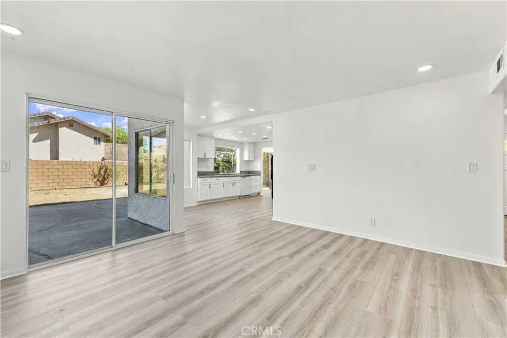 1563 E Kettering Lancaster, CA 93535