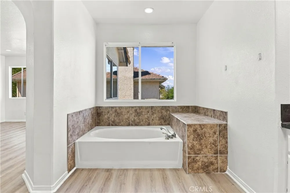 1563 E Kettering Lancaster, CA 93535