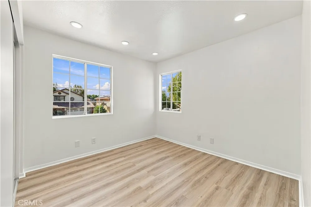1563 E Kettering Lancaster, CA 93535