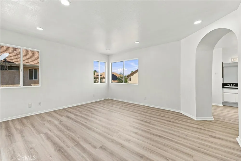 1563 E Kettering Lancaster, CA 93535