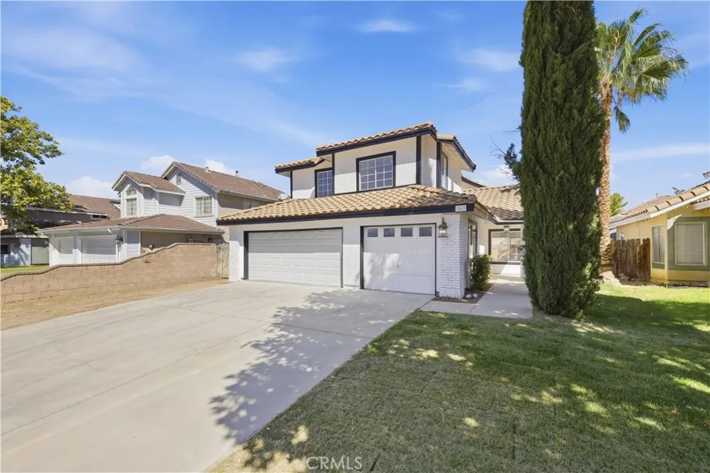 1563 E Kettering Lancaster, CA 93535