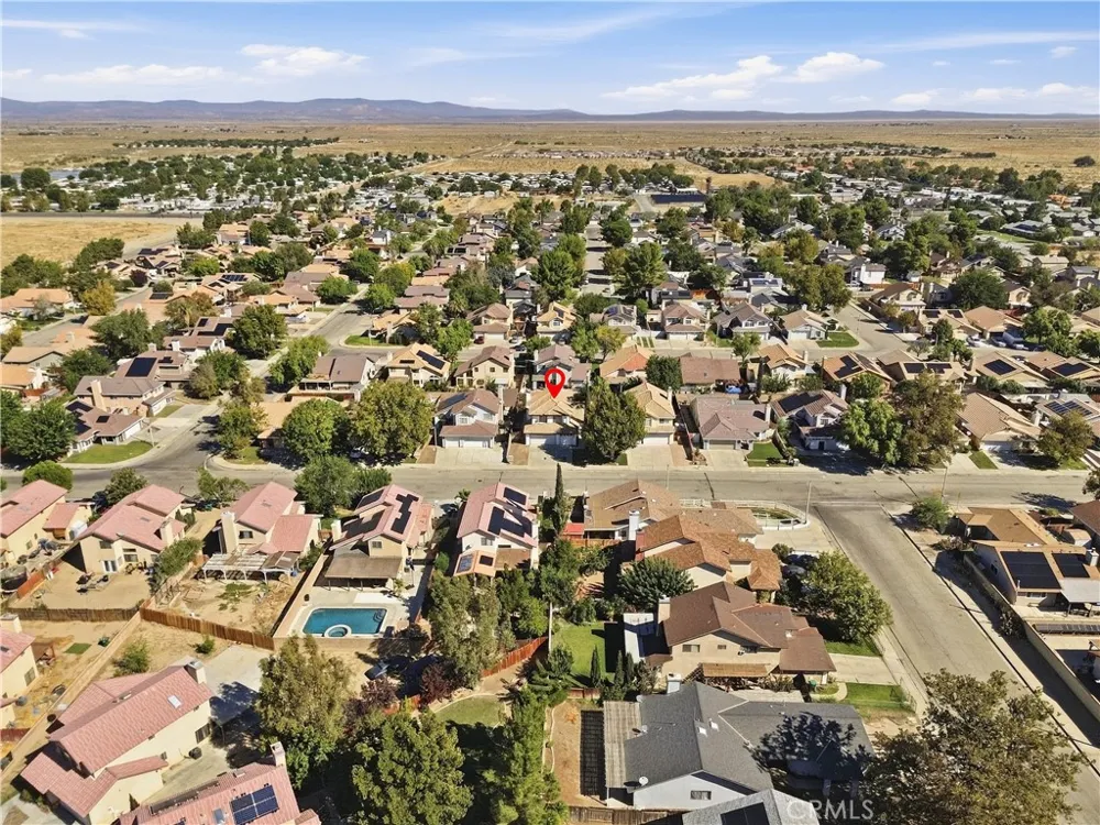 1563 E Kettering Lancaster, CA 93535
