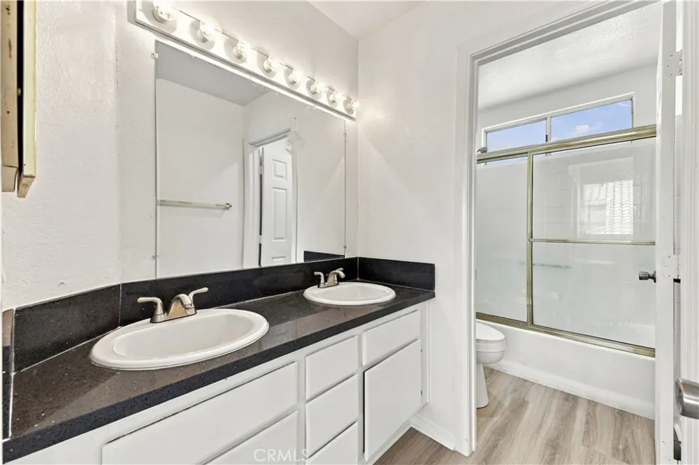 1563 E Kettering Lancaster, CA 93535