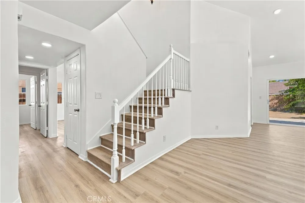 1563 E Kettering Lancaster, CA 93535