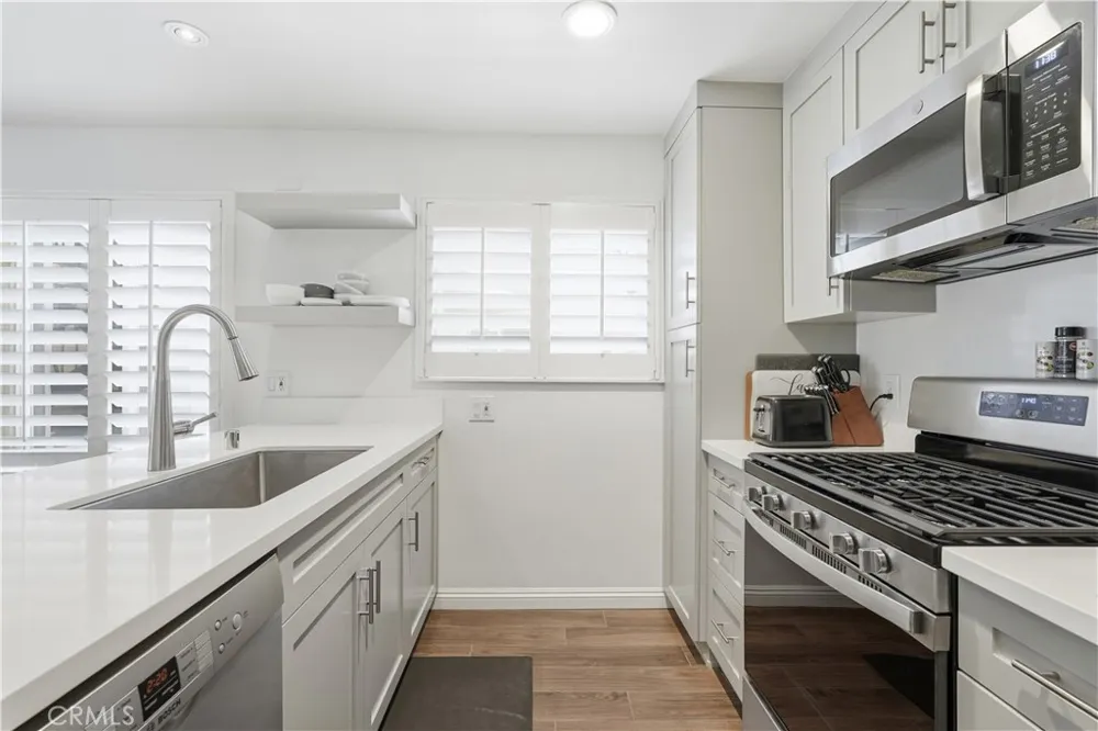 320 Hermosa #101 Hermosa Beach, CA 90254