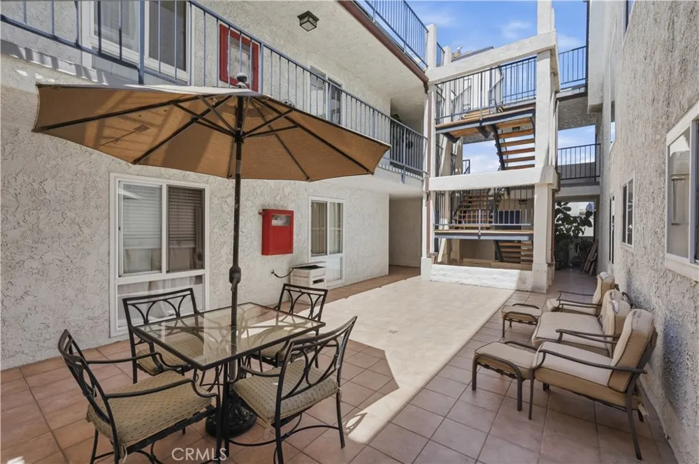 320 Hermosa #101 Hermosa Beach, CA 90254
