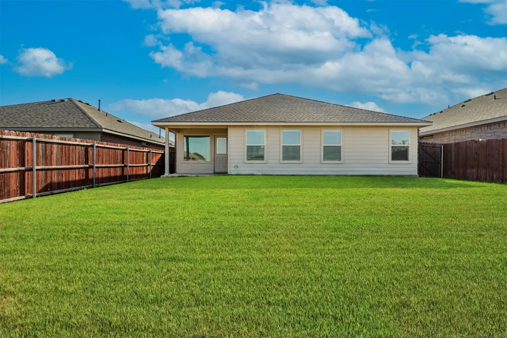 2208 Sadlers Creek Lane Fort Worth, TX 76108