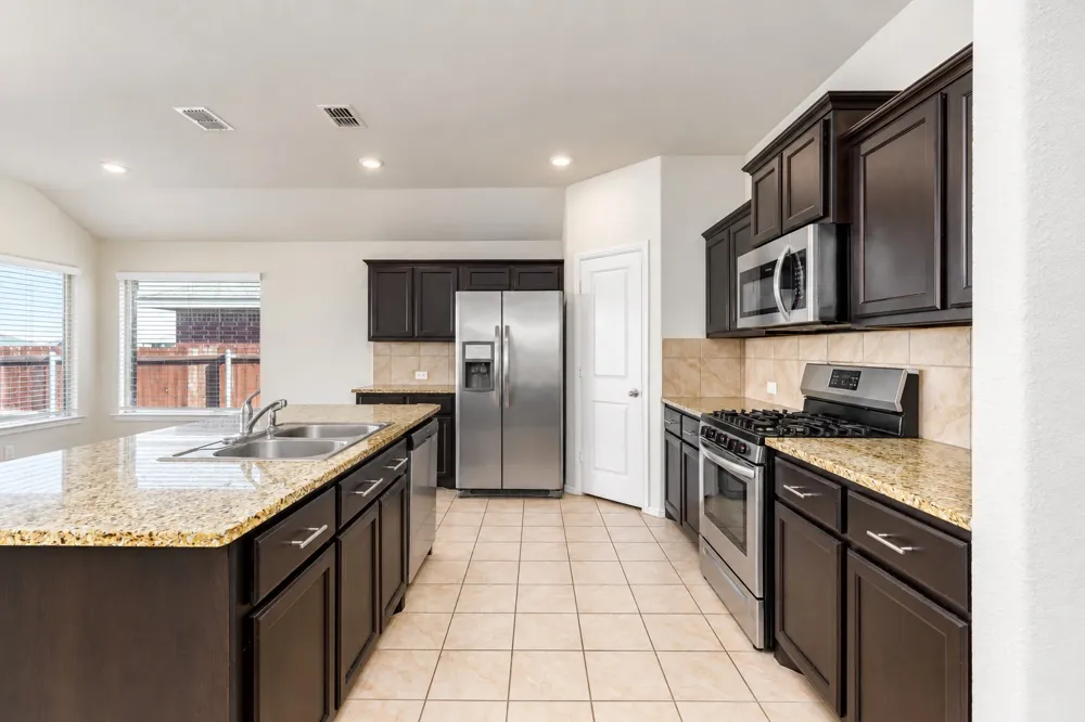2208 Sadlers Creek Lane Fort Worth, TX 76108