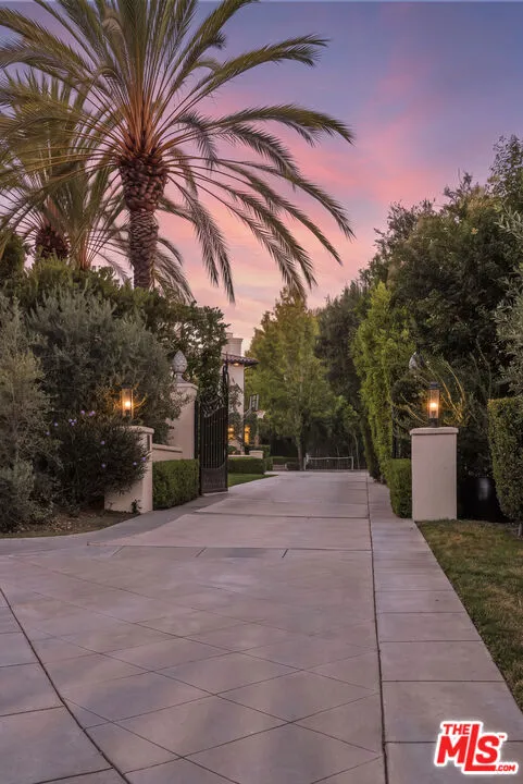 2481 Summitridge Drive Beverly Hills, CA 90210