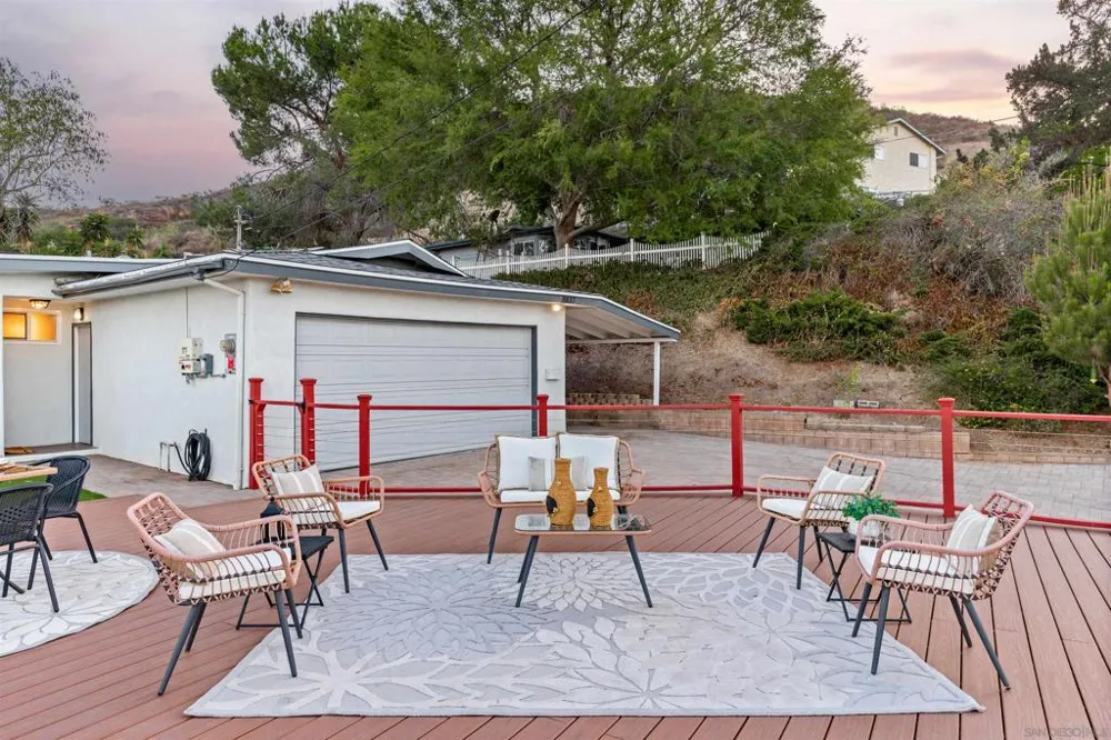 8837 Carmir Santee, CA 92071