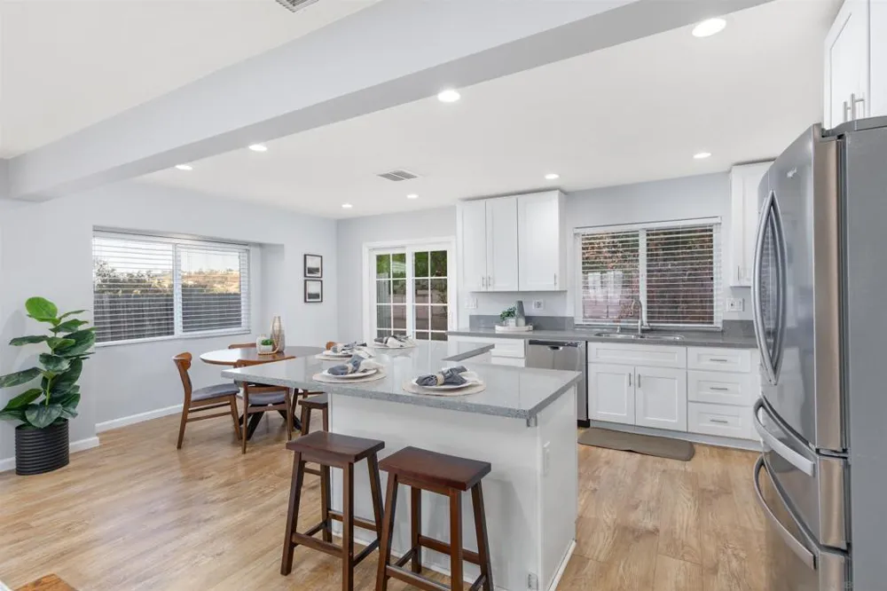 8837 Carmir Santee, CA 92071