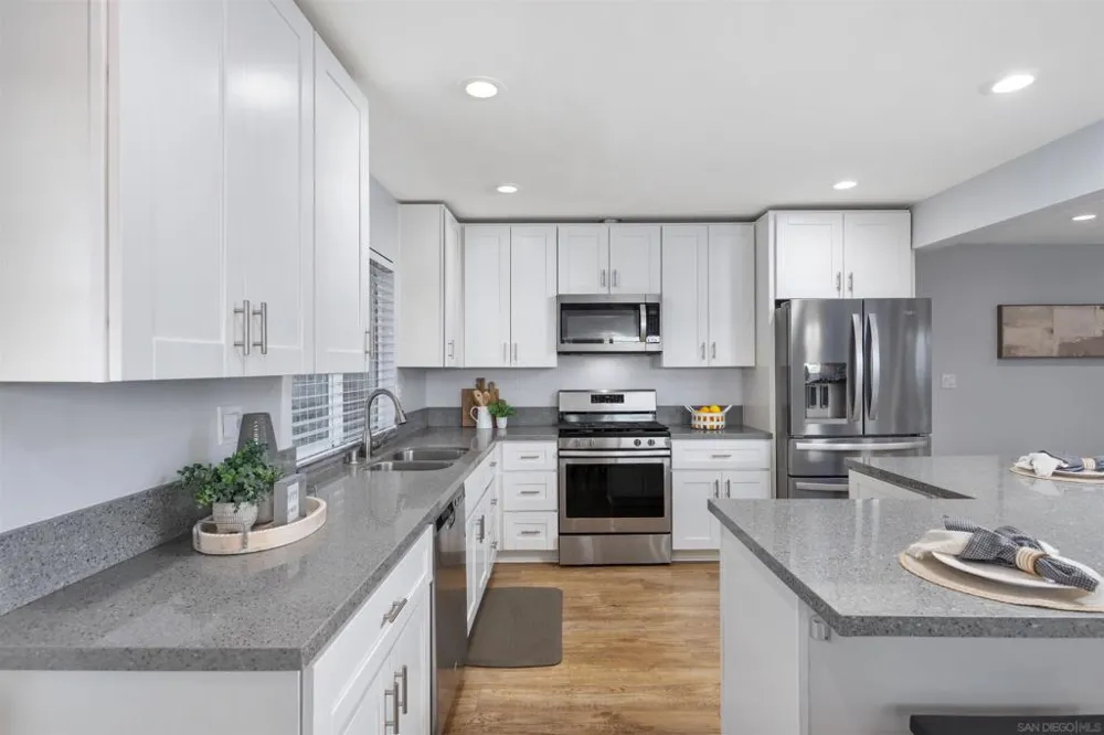 8837 Carmir Santee, CA 92071