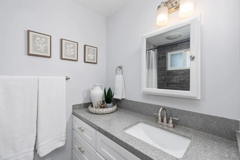8837 Carmir Santee, CA 92071