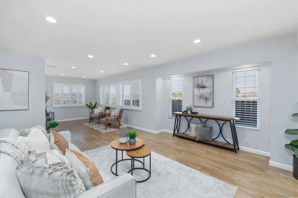 8837 Carmir Santee, CA 92071