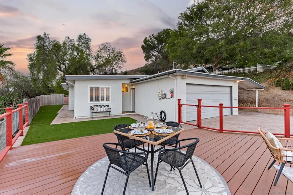 8837 Carmir Santee, CA 92071