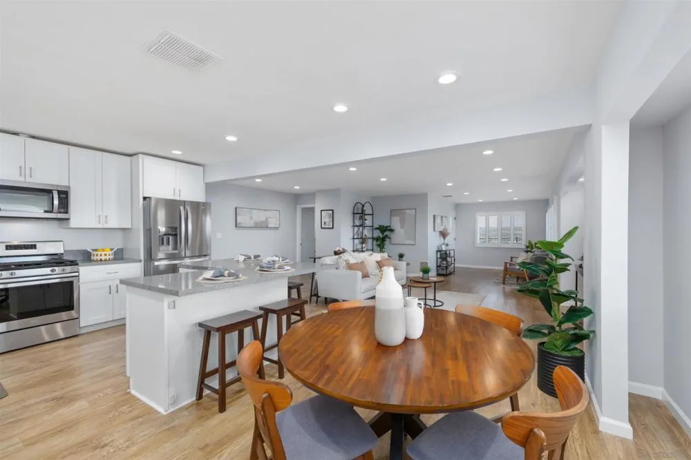 8837 Carmir Santee, CA 92071