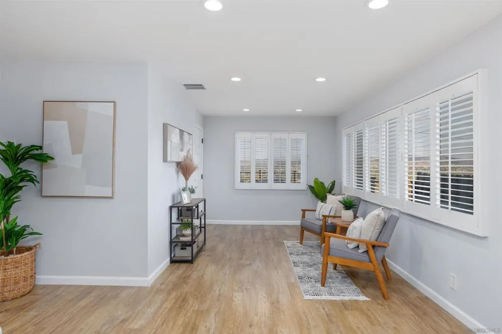 8837 Carmir Santee, CA 92071