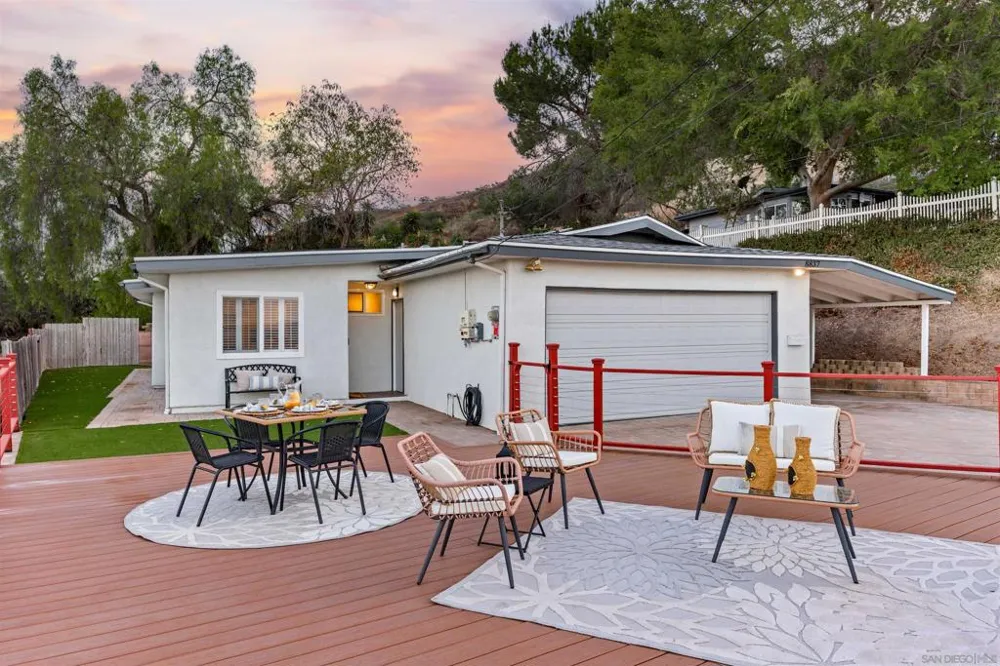 8837 Carmir Santee, CA 92071