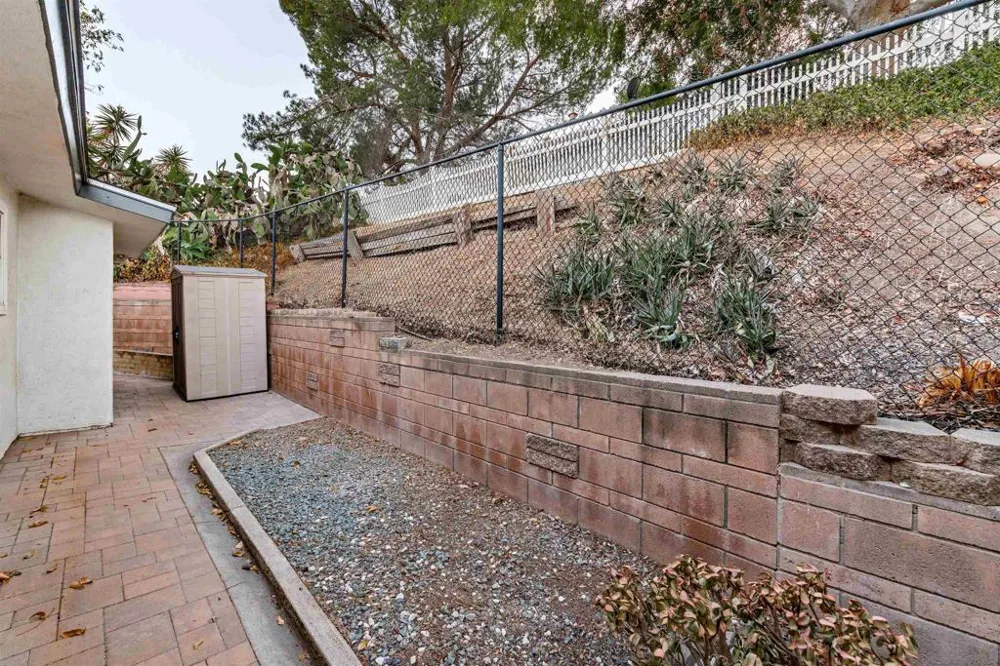 8837 Carmir Santee, CA 92071