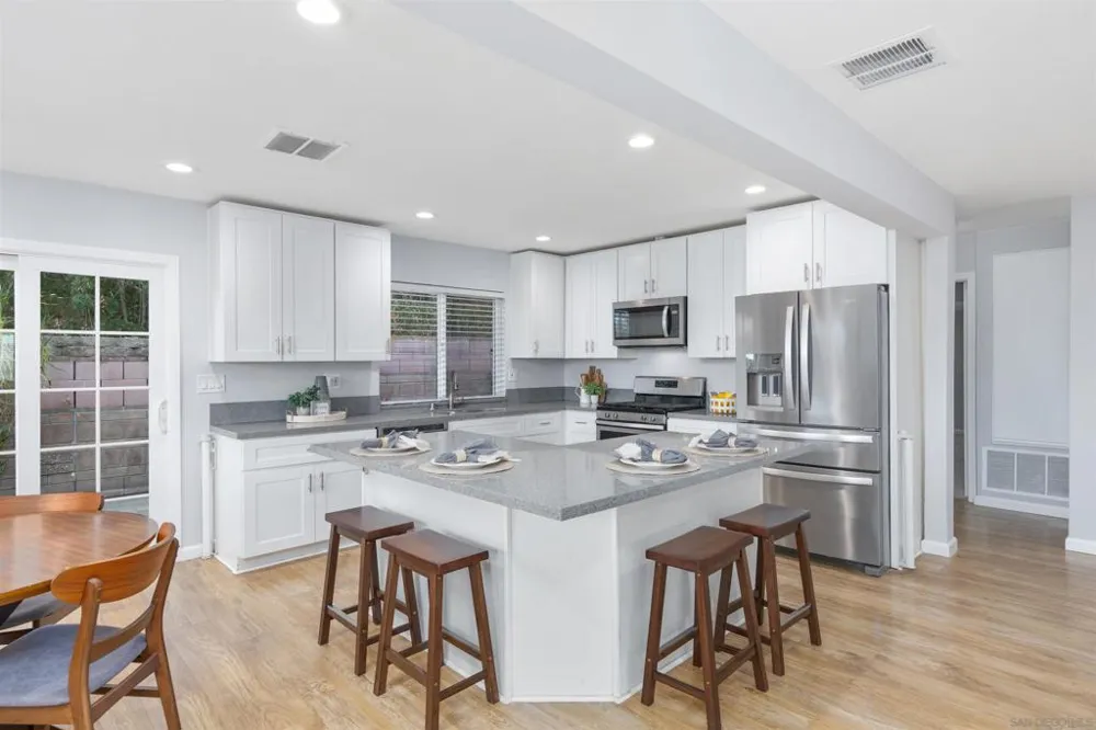 8837 Carmir Santee, CA 92071