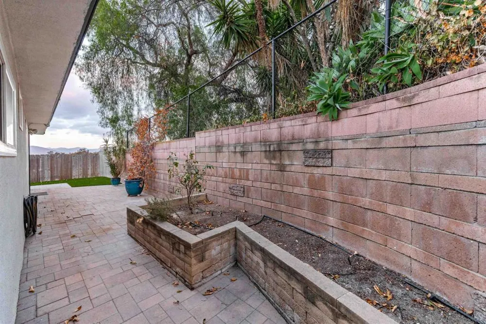 8837 Carmir Santee, CA 92071