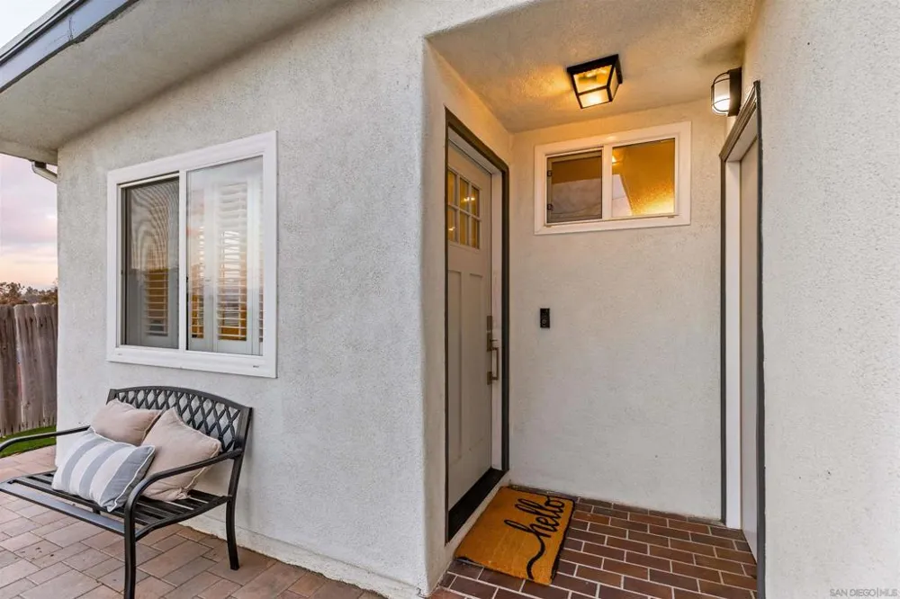 8837 Carmir Santee, CA 92071