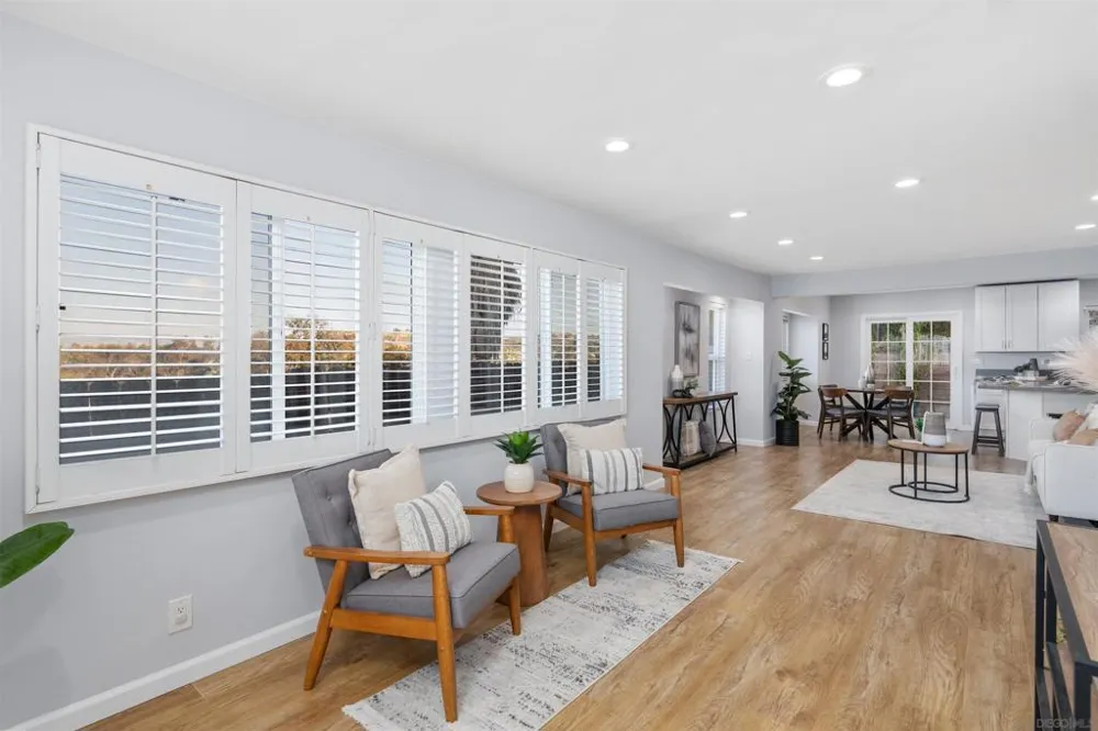 8837 Carmir Santee, CA 92071