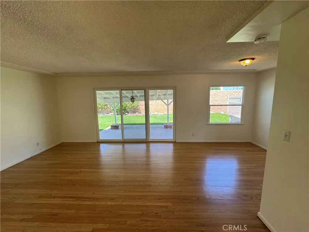 933 W Autumn Drive Anaheim, CA 92805