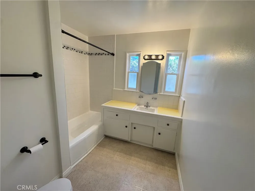 933 W Autumn Drive Anaheim, CA 92805
